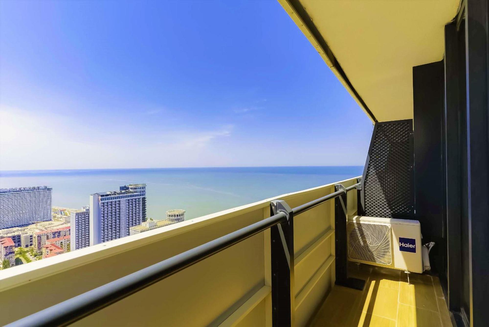 Orbi City Hotel With Sea View Batumi Esterno foto