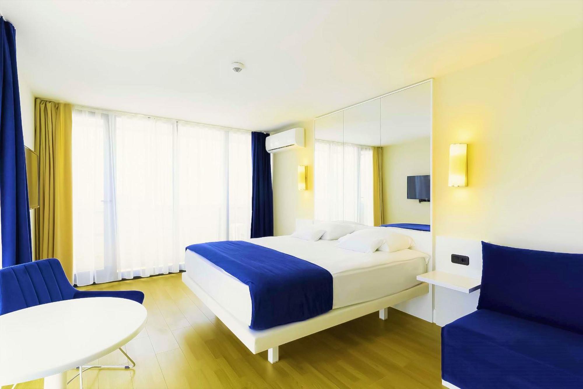 Orbi City Hotel With Sea View Batumi Esterno foto